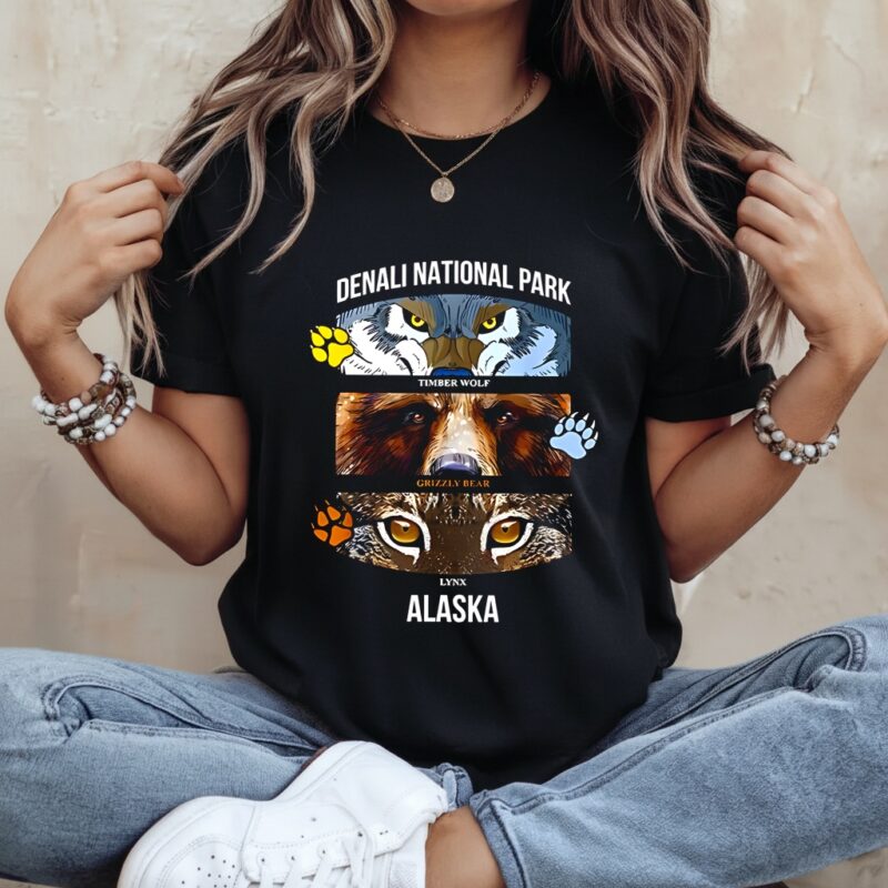 Denali National Park US Alaska Wolf_Ladies T-Shirt